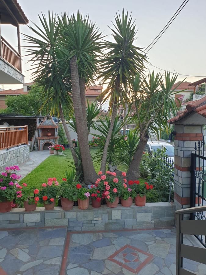 Chriselia Apartment Nea Roda Exterior photo