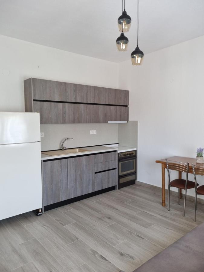 Chriselia Apartment Nea Roda Exterior photo