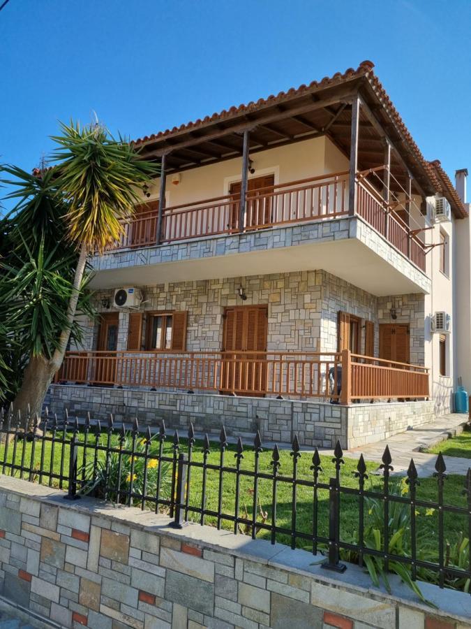 Chriselia Apartment Nea Roda Exterior photo