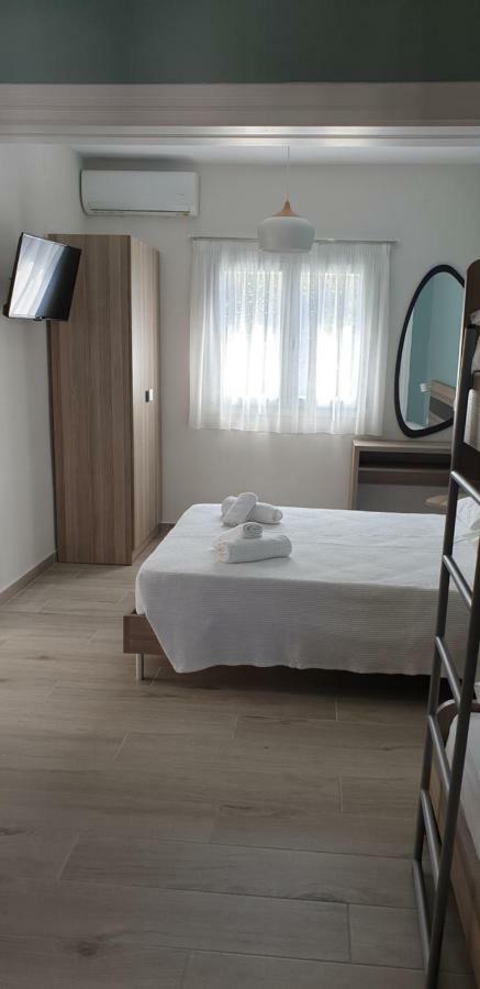 Chriselia Apartment Nea Roda Exterior photo