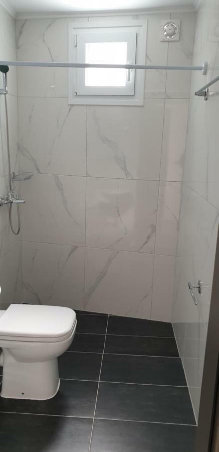 Chriselia Apartment Nea Roda Exterior photo