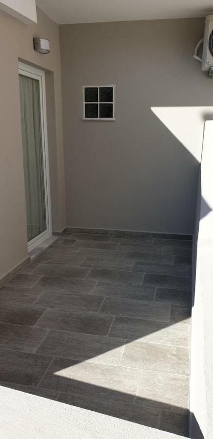 Chriselia Apartment Nea Roda Exterior photo
