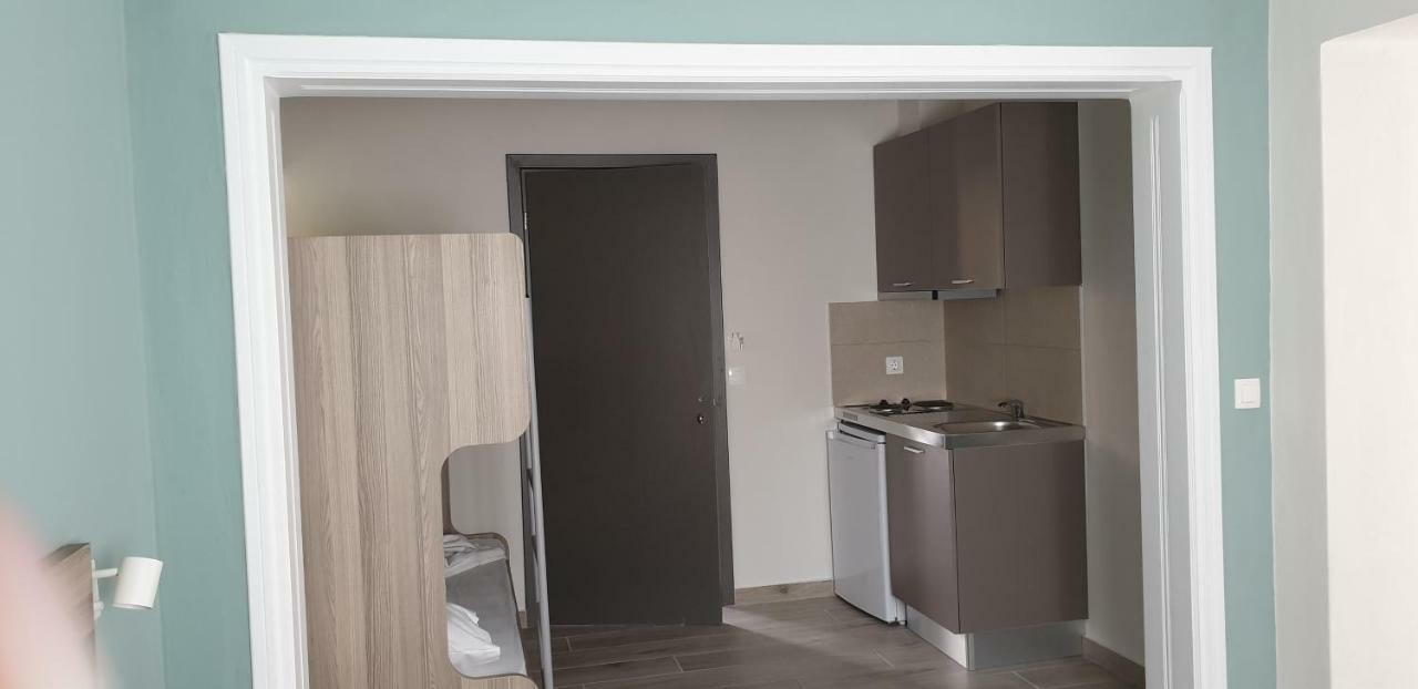 Chriselia Apartment Nea Roda Exterior photo