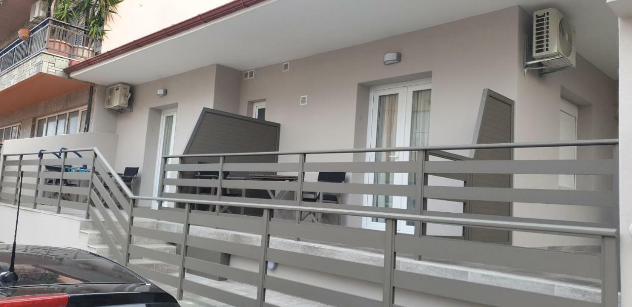 Chriselia Apartment Nea Roda Exterior photo
