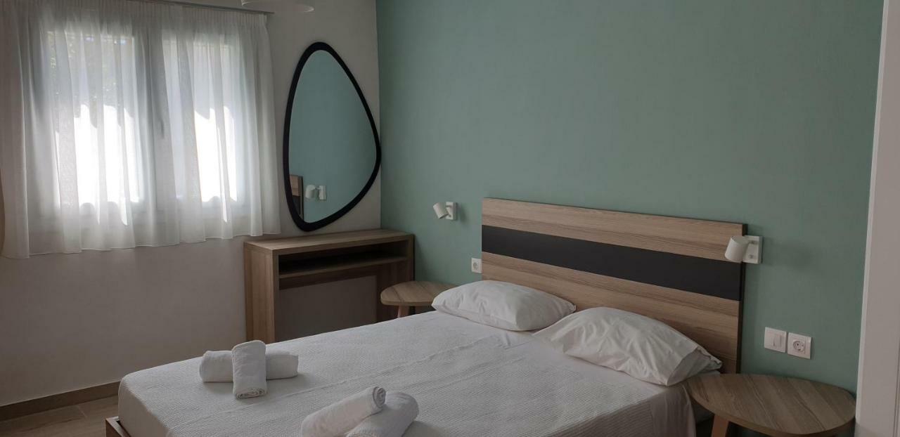 Chriselia Apartment Nea Roda Exterior photo